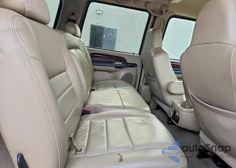 2005 Ford Excursion Limited z USA, uszkodzony, nr VIN 1FMSU43P15EB92435